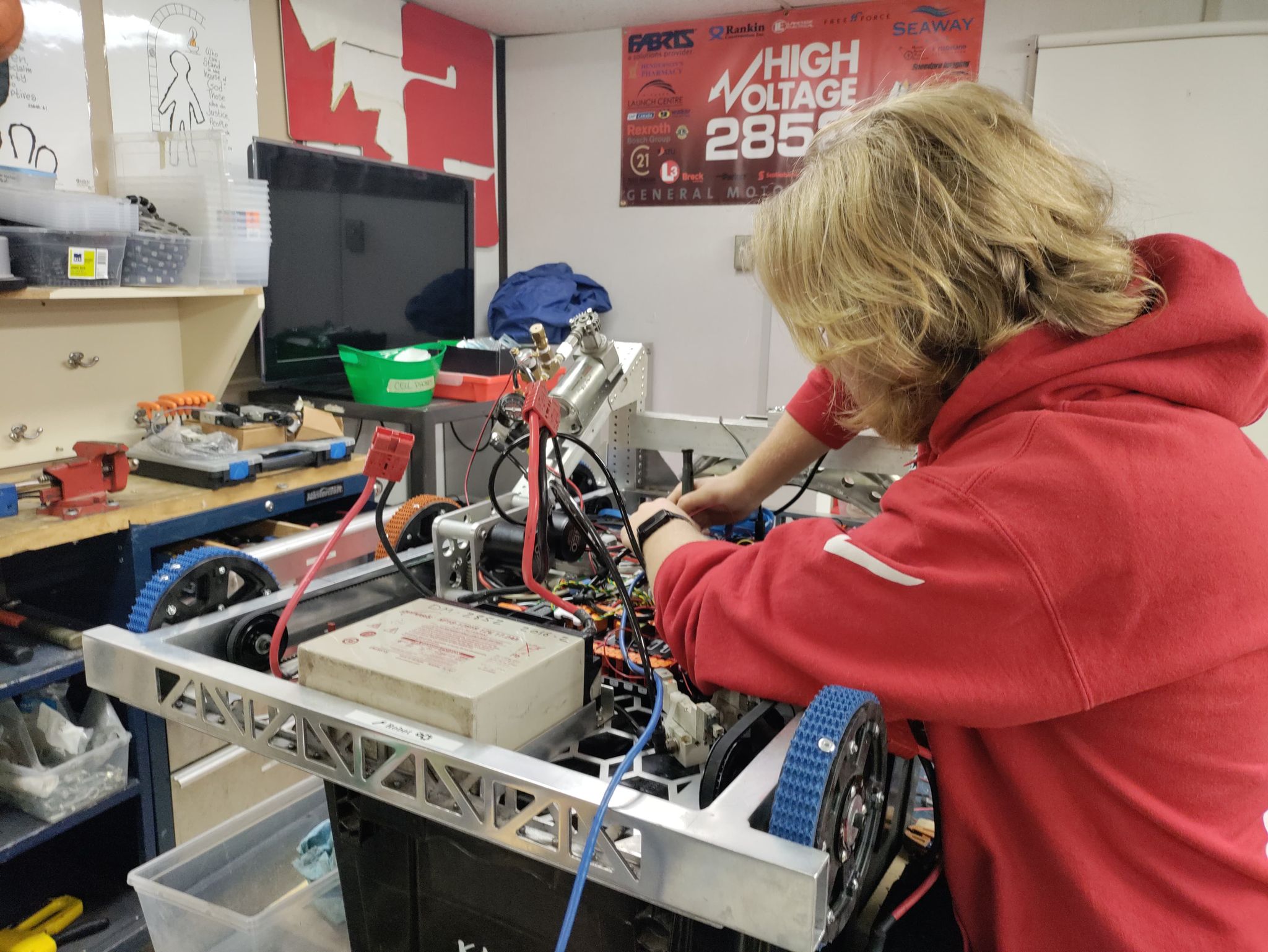Read more about the article Ward Sponsors Robotics Team – Go Team 2852 – DM High Voltage!